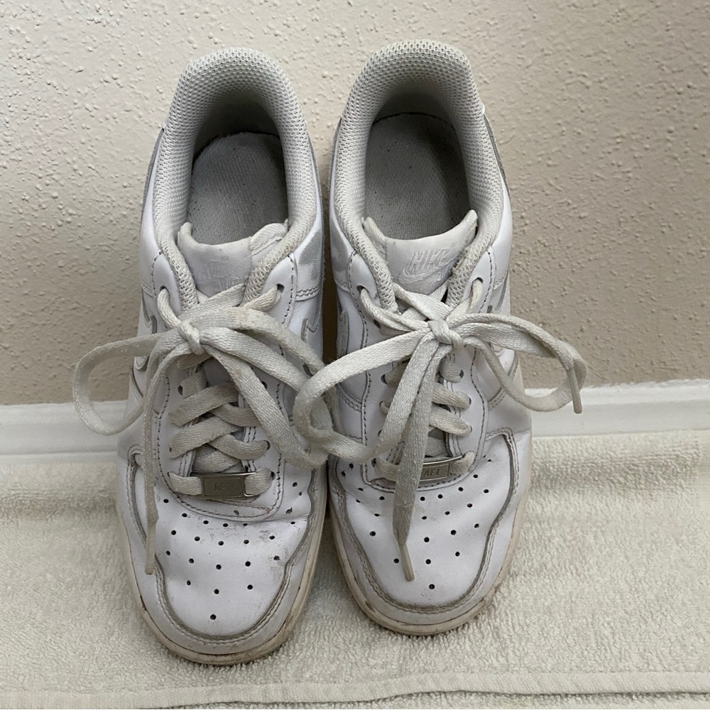 NIKE Air Force 1 shoes sneakers  white leather women ladies size 6.0 clean EUC - Picture 5 of 6